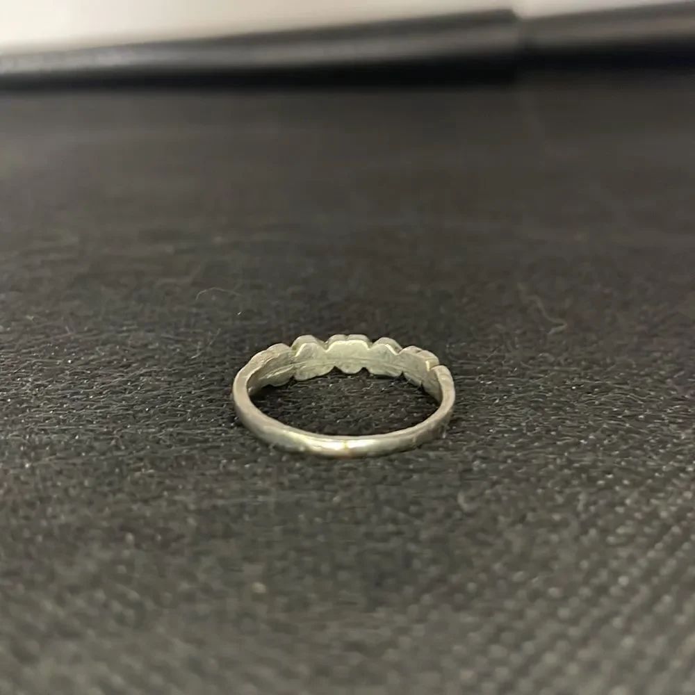 Small metal ring   - Picture 3 of 5